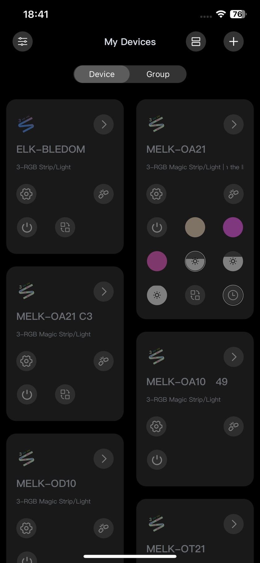 LightsPlay device list with connection indicators, power switches and customisable quick controls